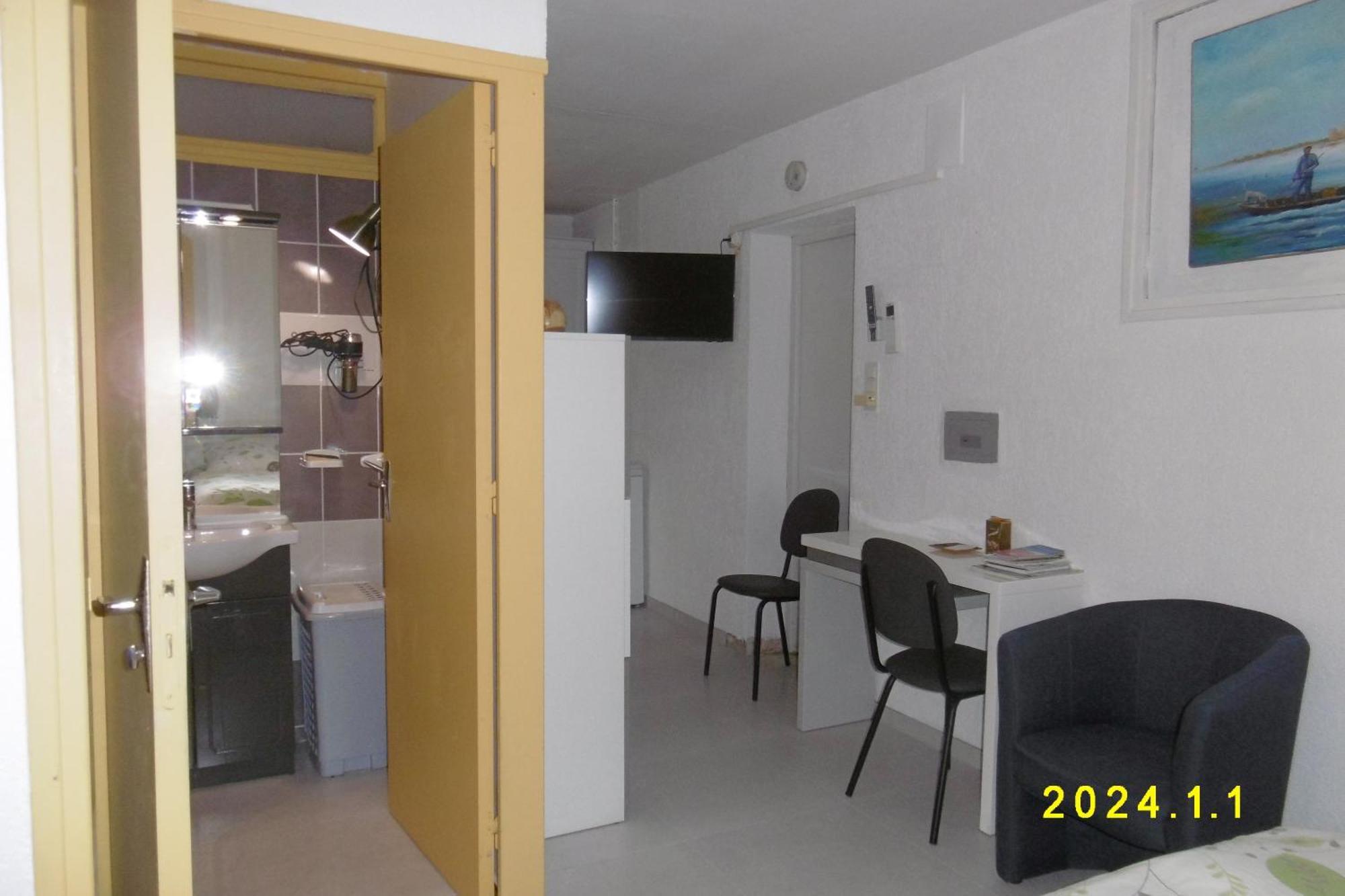 Rez De Chaussee Studio Climatise Dans Villa Aigues-Mortes Exterior photo